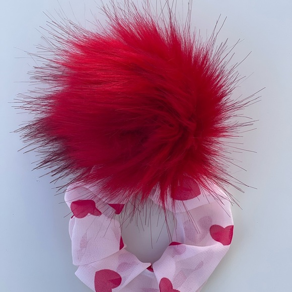 Pink and White Fluffy Hair ScrunchieWatercolor mini 🧚🏼 - Picture 3 of 4